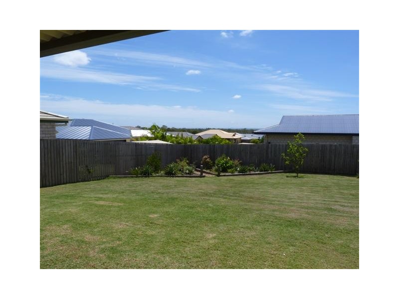 8 Summit Ridge Dr, Nikenbah QLD 4655
