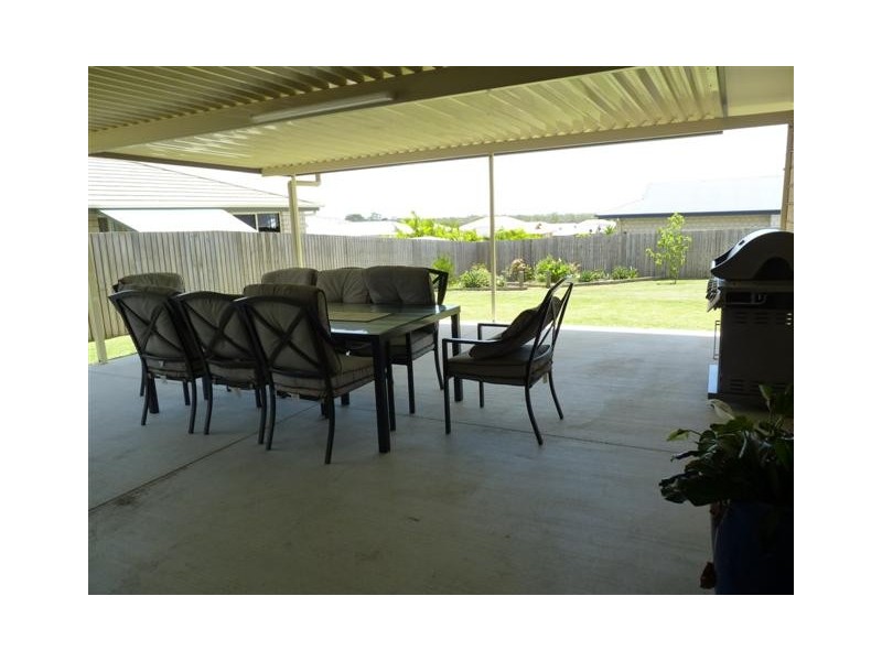 8 Summit Ridge Dr, Nikenbah QLD 4655