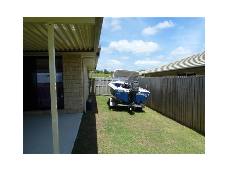 8 Summit Ridge Dr, Nikenbah QLD 4655