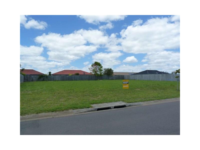 10 Anchorage Cr, Point Vernon QLD 4655