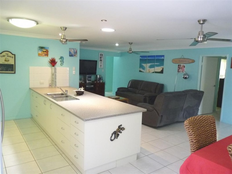 1 Silverleaf Tce, Toogoom QLD 4655