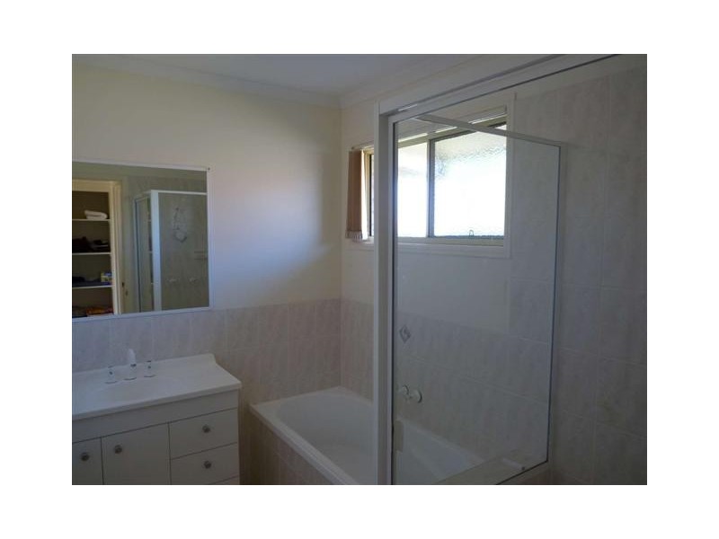 11 Dundee Dr, Kawungan QLD 4655