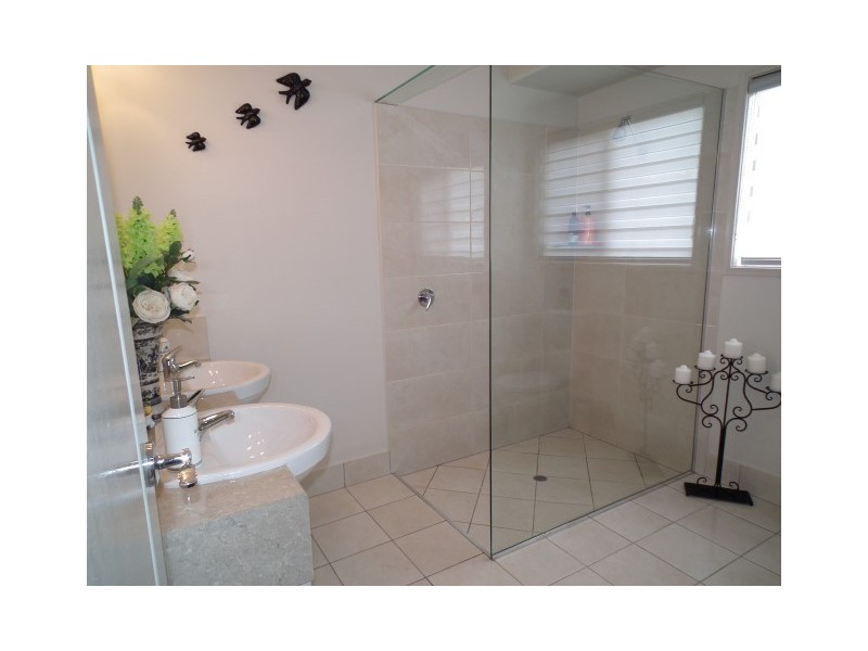 2 Duke Court, Urraween QLD 4655