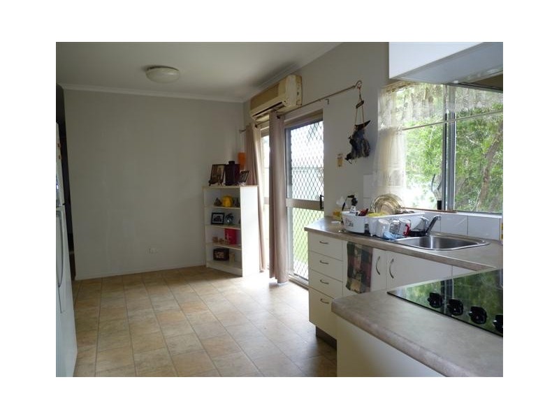 764 Boat Harbour Dr, Urangan QLD 4655