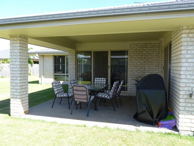 74 Wattle St, Point Vernon QLD 4655