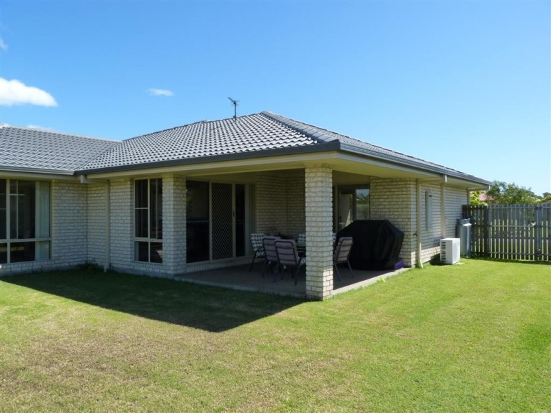74 Wattle St, Point Vernon QLD 4655