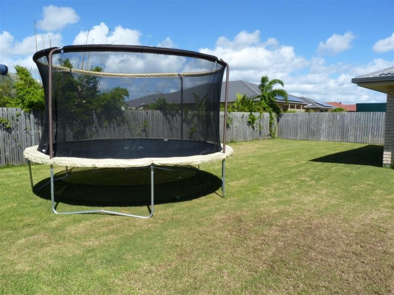 74 Wattle St, Point Vernon QLD 4655