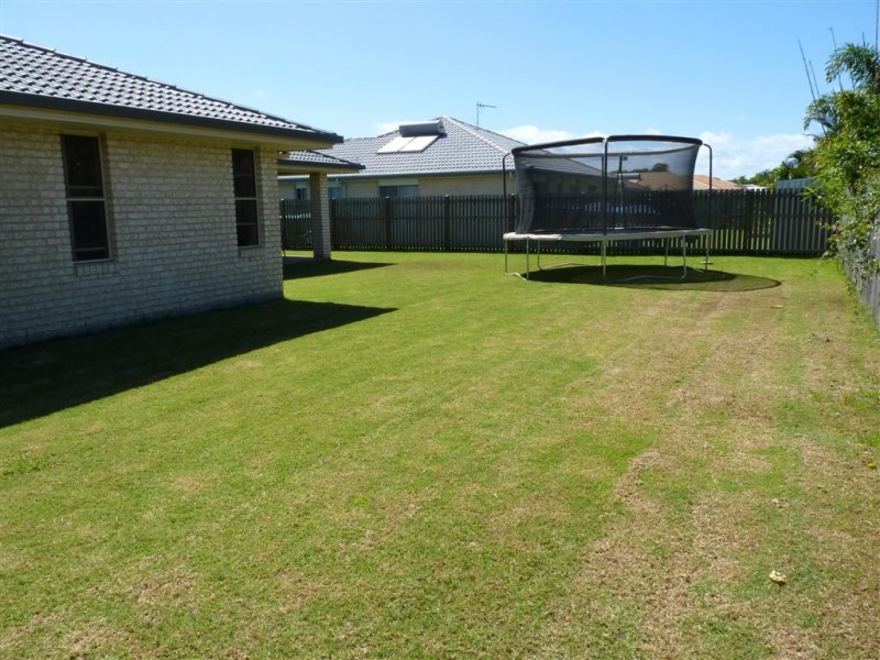 74 Wattle St, Point Vernon QLD 4655