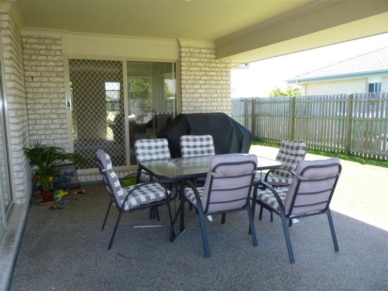 74 Wattle St, Point Vernon QLD 4655