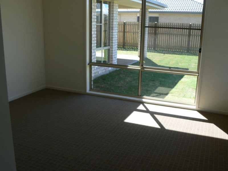 74 Wattle St, Point Vernon QLD 4655