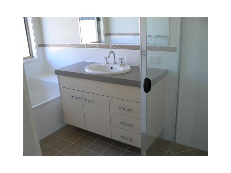 74 Wattle St, Point Vernon QLD 4655