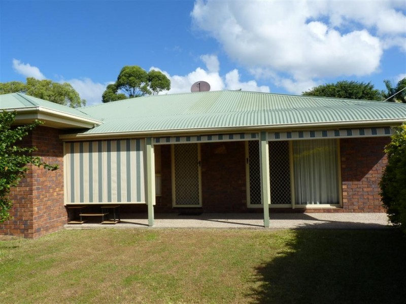 72 Lauren St, Urangan QLD 4655