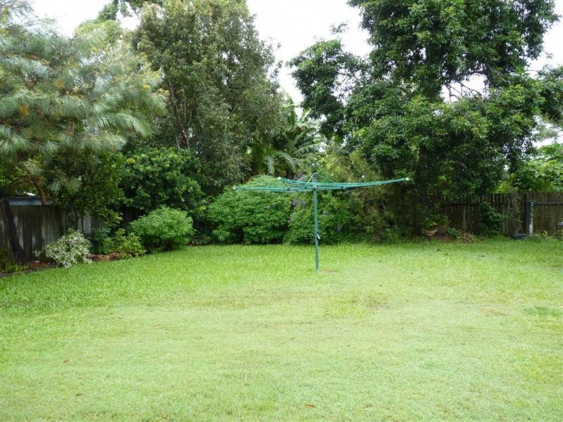 72 Lauren St, Urangan QLD 4655