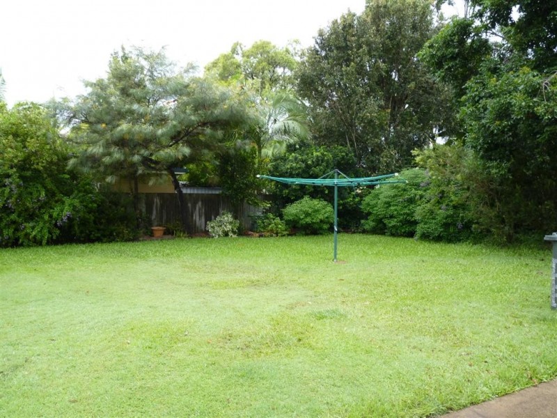 72 Lauren St, Urangan QLD 4655