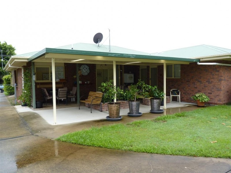 72 Lauren St, Urangan QLD 4655