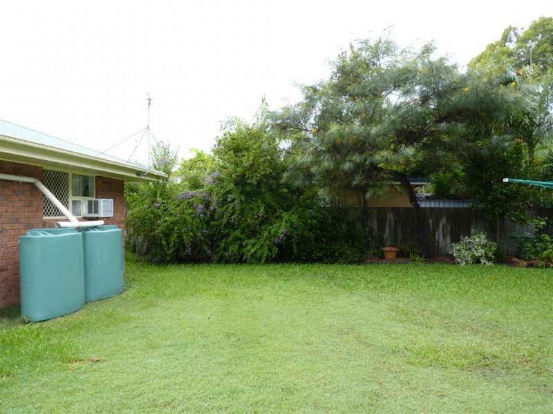 72 Lauren St, Urangan QLD 4655