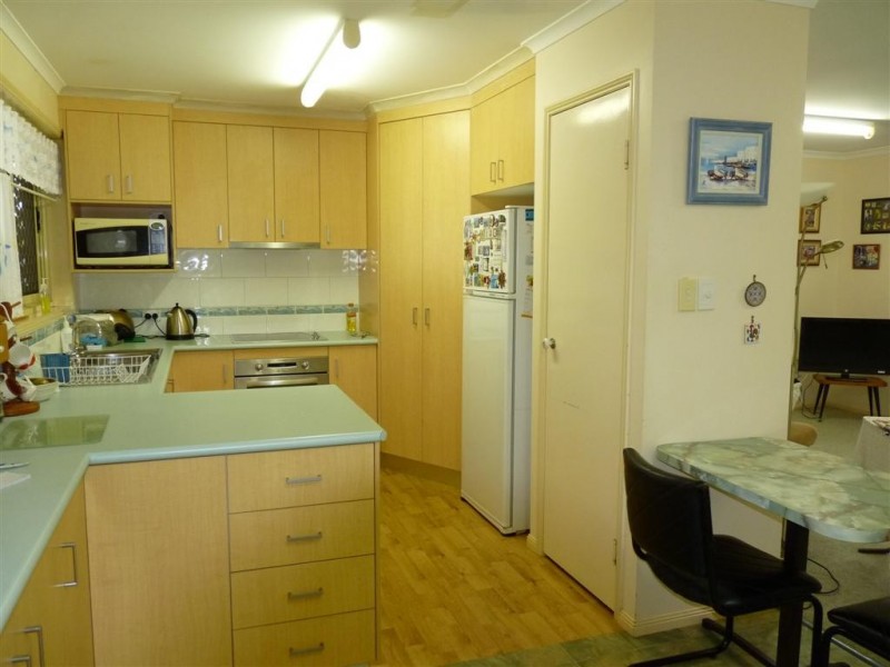 72 Lauren St, Urangan QLD 4655