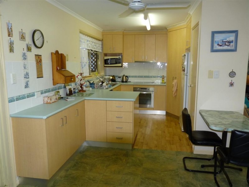 72 Lauren St, Urangan QLD 4655