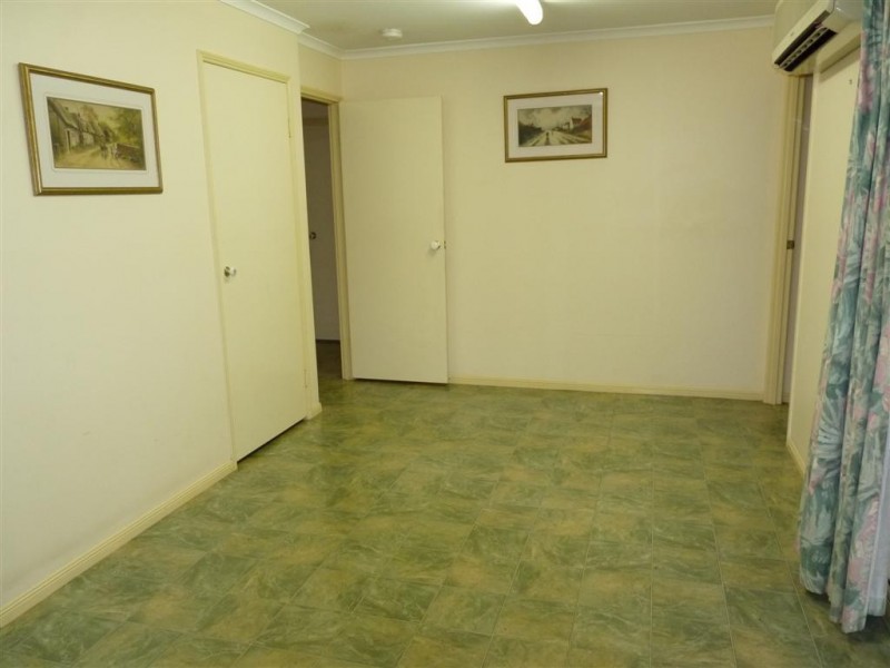 72 Lauren St, Urangan QLD 4655