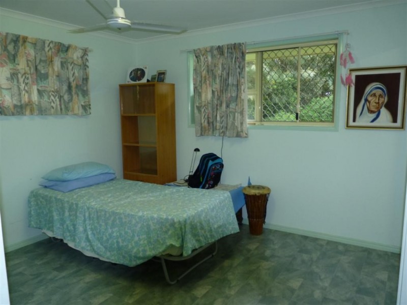 72 Lauren St, Urangan QLD 4655