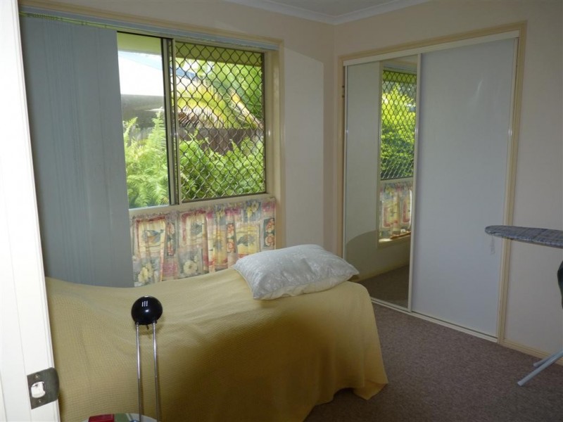 72 Lauren St, Urangan QLD 4655