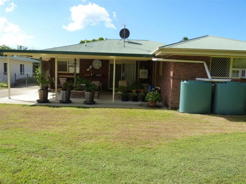 72 Lauren St, Urangan QLD 4655