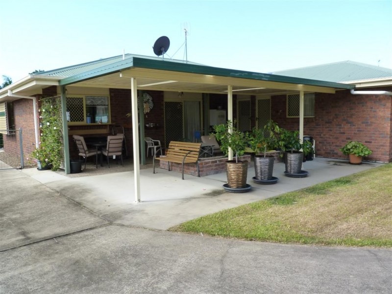 72 Lauren St, Urangan QLD 4655