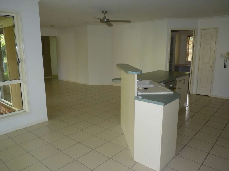 12 Windemere Rd, Wondunna QLD 4655