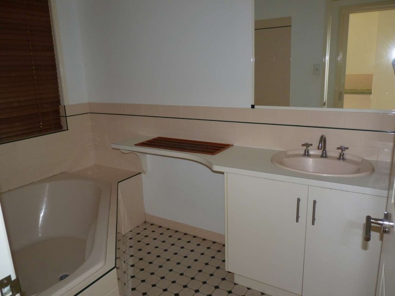 12 Windemere Rd, Wondunna QLD 4655