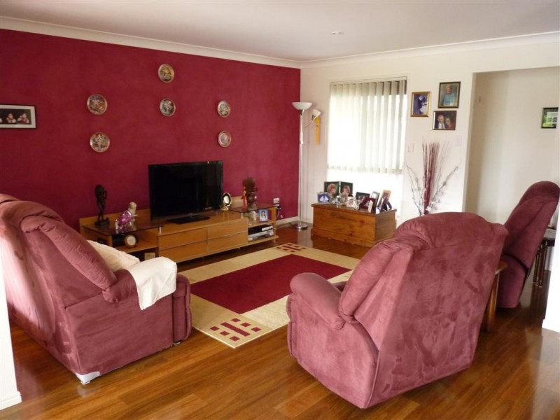 4 Oxford St, Urraween QLD 4655