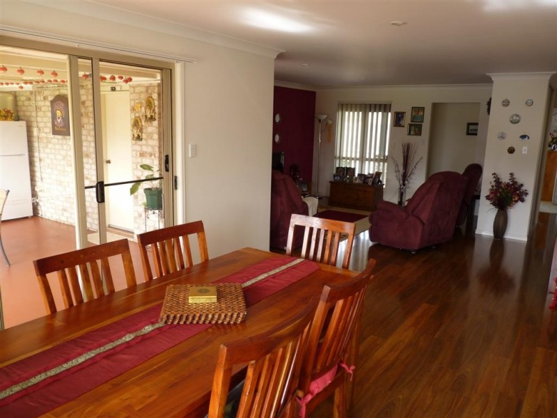 4 Oxford St, Urraween QLD 4655