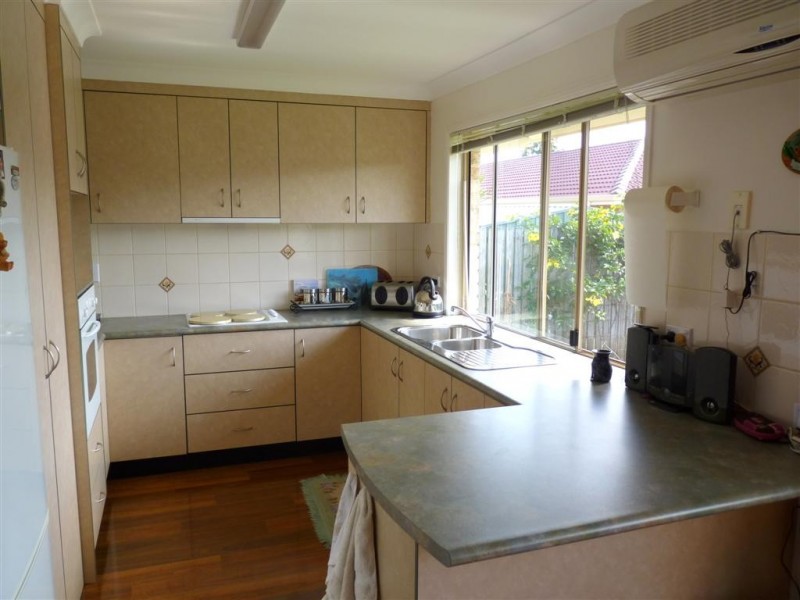 4 Oxford St, Urraween QLD 4655