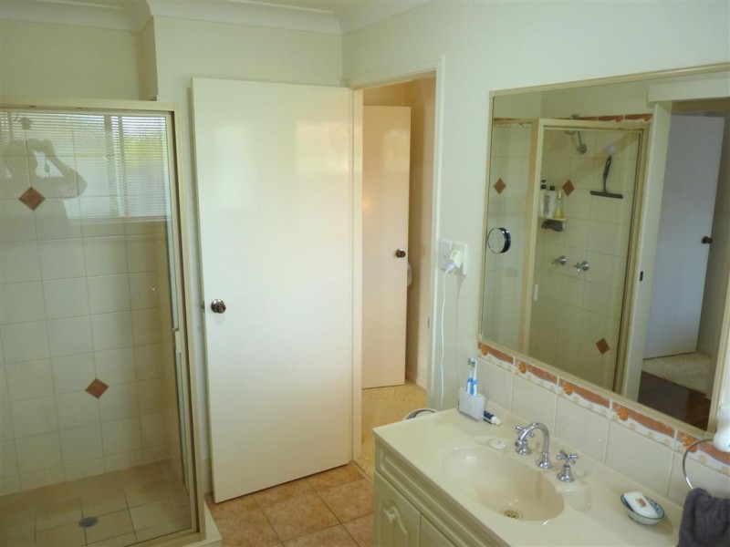 4 Oxford St, Urraween QLD 4655