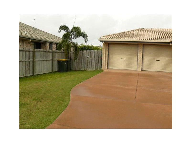 4 Pembridge Cct, Urraween QLD 4655