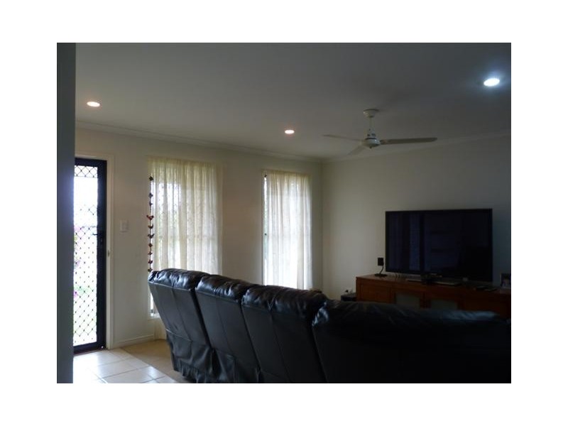 4 Pembridge Cct, Urraween QLD 4655