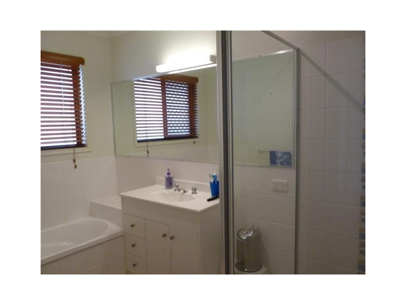 4 Pembridge Cct, Urraween QLD 4655