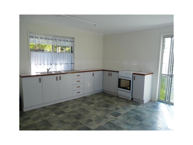 12 Bayrise Dr, Urangan QLD 4655