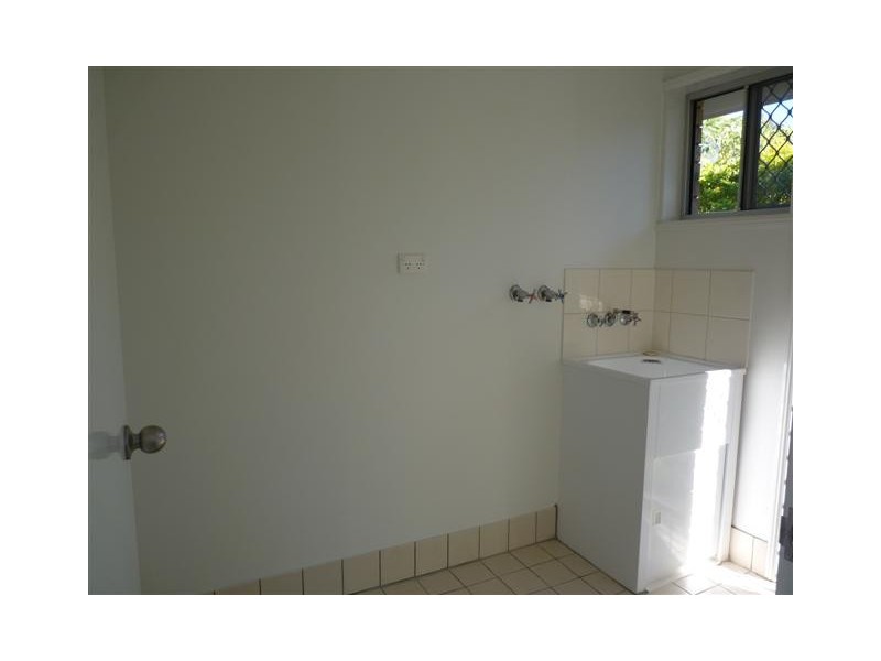 12 Bayrise Dr, Urangan QLD 4655