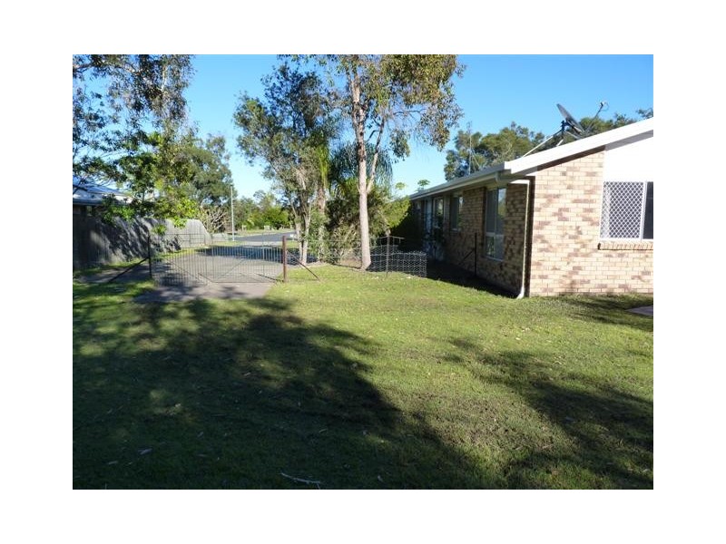 12 Bayrise Dr, Urangan QLD 4655