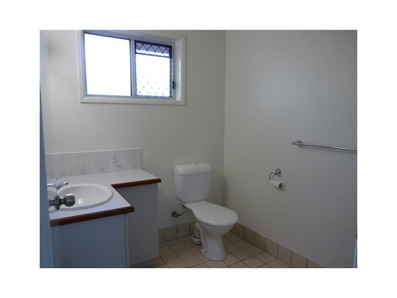 12 Bayrise Dr, Urangan QLD 4655