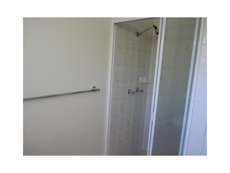 12 Bayrise Dr, Urangan QLD 4655