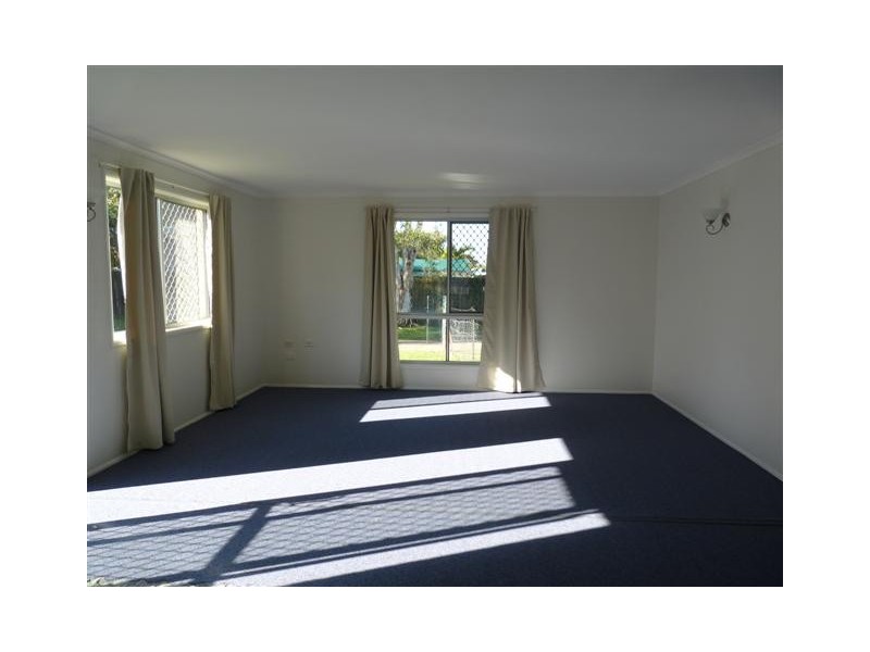 12 Bayrise Dr, Urangan QLD 4655