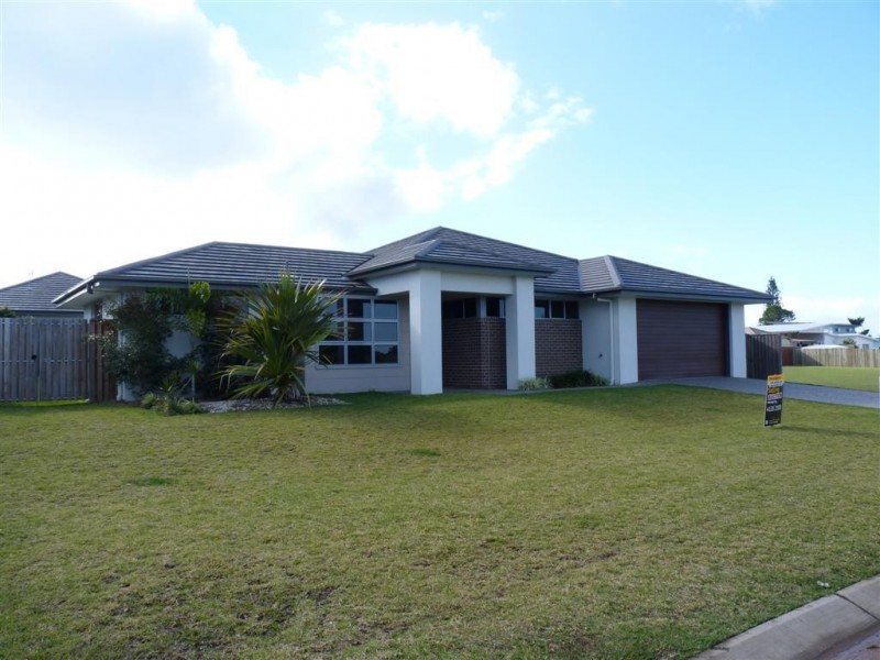 8 Dugong Ave, Pialba QLD 4655