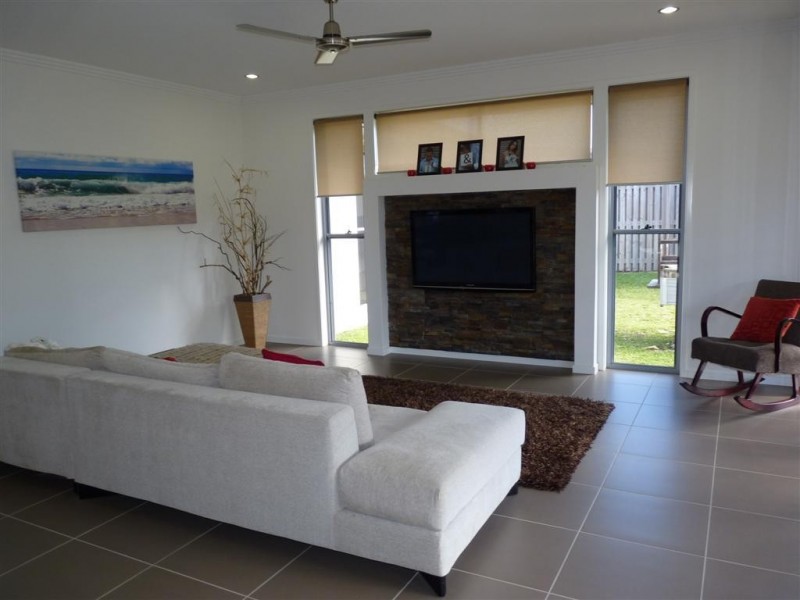 8 Dugong Ave, Pialba QLD 4655