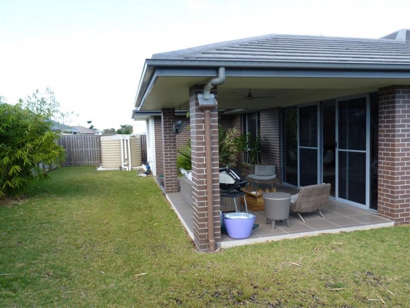 8 Dugong Ave, Pialba QLD 4655