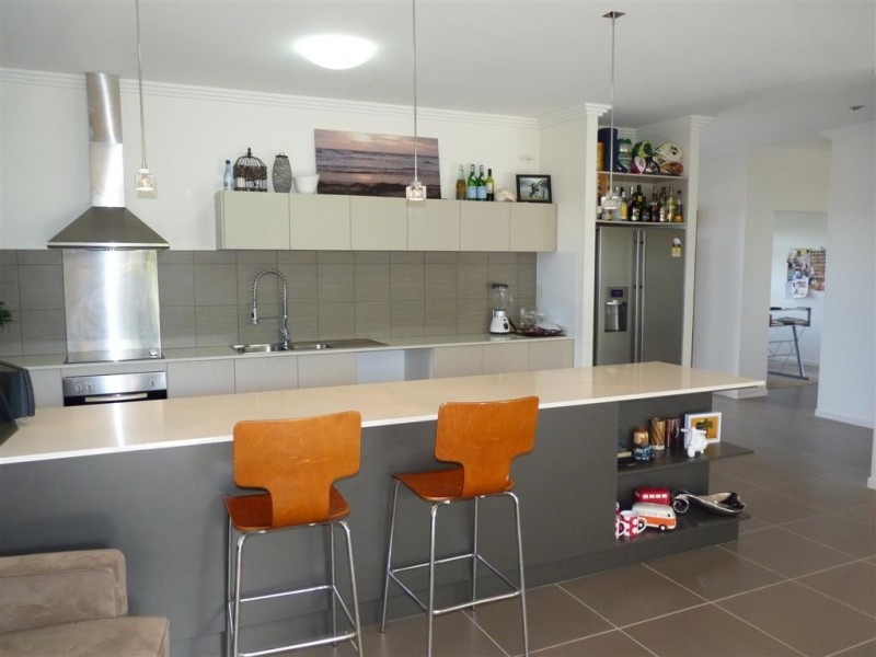 8 Dugong Ave, Pialba QLD 4655