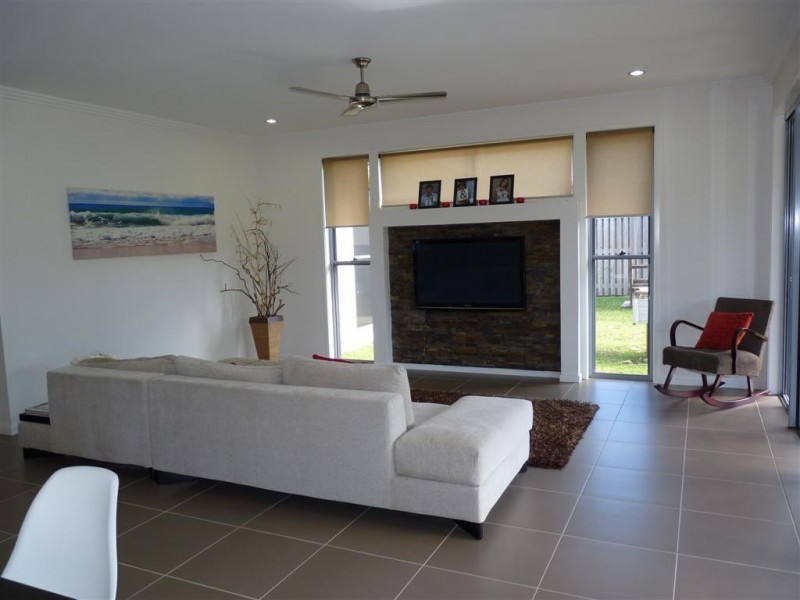 8 Dugong Ave, Pialba QLD 4655