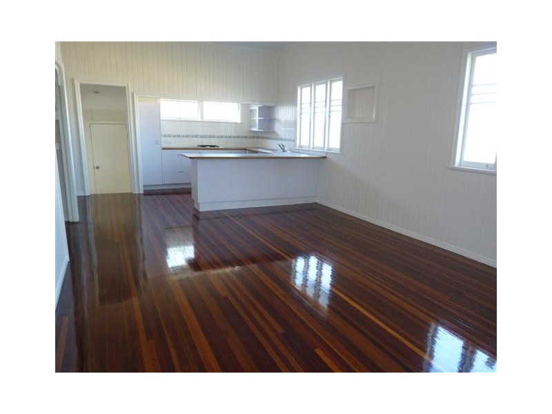 32 Pulgul St, Urangan QLD 4655