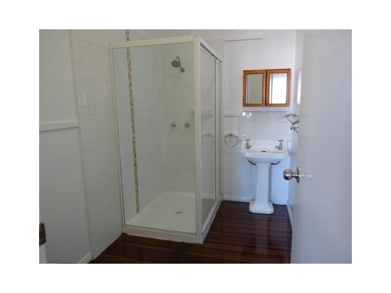 32 Pulgul St, Urangan QLD 4655