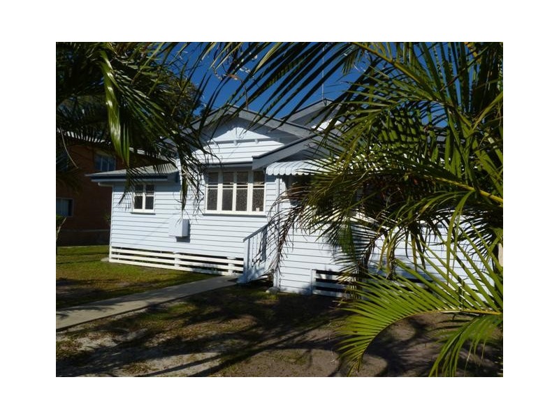 32 Pulgul St, Urangan QLD 4655